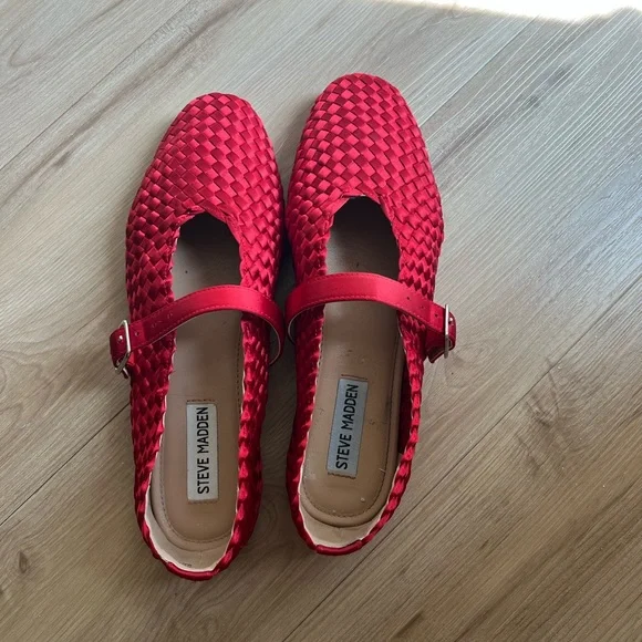 Steve Madden Red Woven Mary Jane Flats with Buckle Strap - Picture 1 of 4